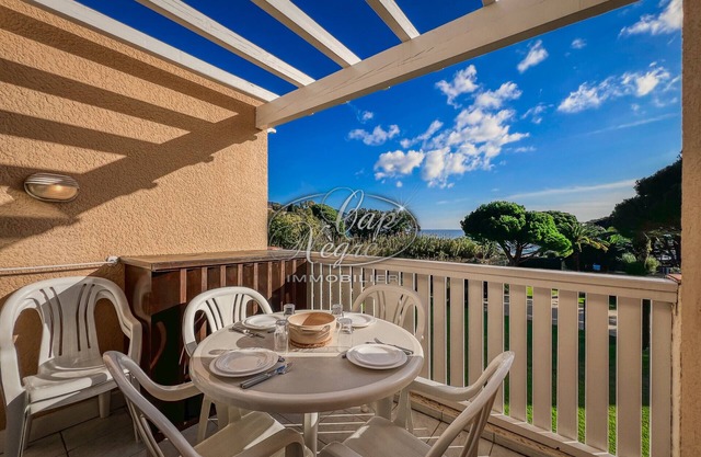 Apartment for 4 people waterfront in Le Lavandou Pierre et Vacances