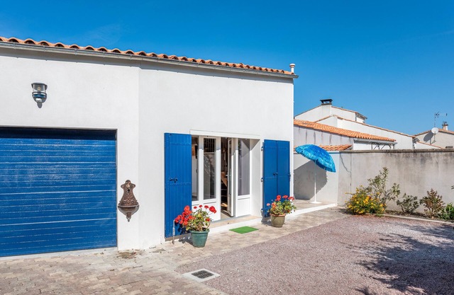 Apartment 'La Petit De Saint-Denis' with Private Terrace, Wi-Fi and Air Conditioning