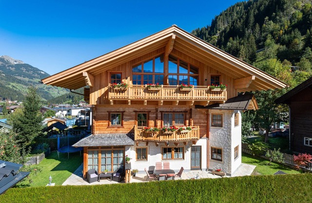 Apartment 'Frauenkogel' with Private Garden, Balcony and Wi-Fi