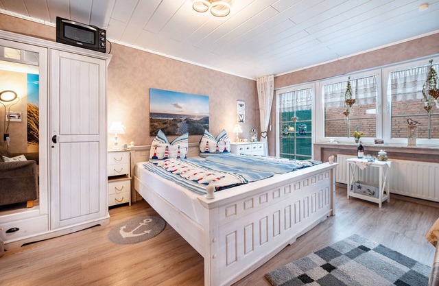 Apartment 'Freesenhuus' with Private Terrace and Wi-Fi