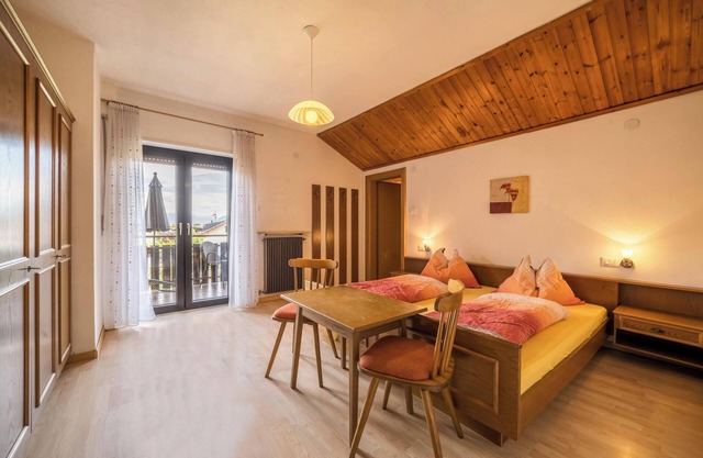Apartment "Gantkofel Leilichhof" with Mountain View, Wi-Fi, Balcony & Garden