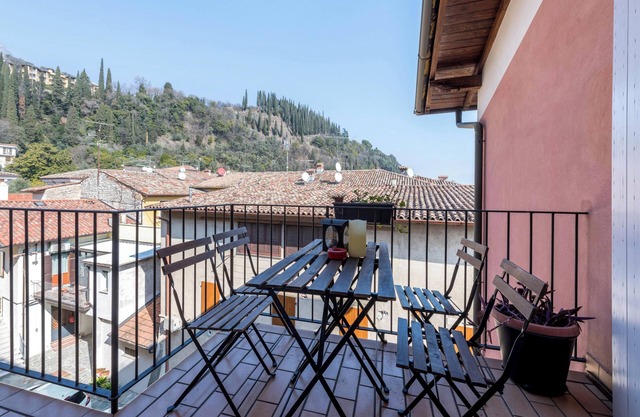 Apartment Garda Friends Mondrian with Lake Views, Garden & Wi-Fi