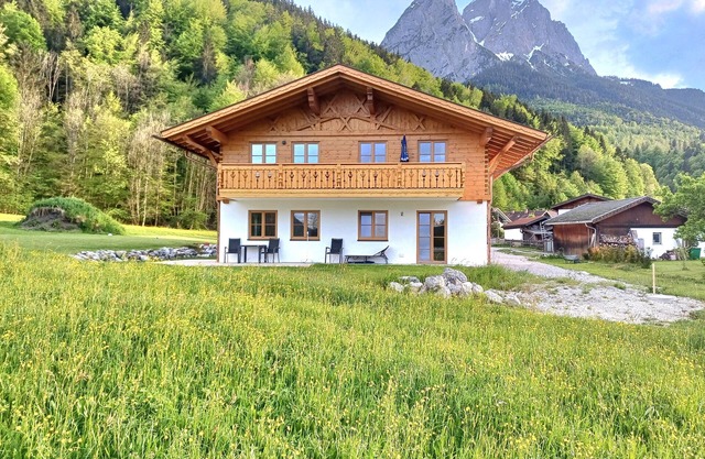 Apartment "Gletschernelke" with Mountain View, Balcony & Wi-Fi