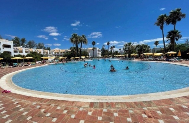 Apartment 'Golden Sun' with Shared Pool, Wi-Fi and Air Conditioning