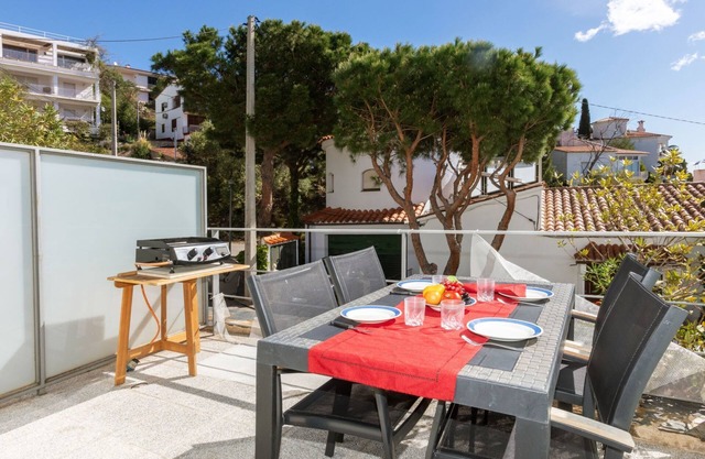 Apartment Grifeu by Interhome