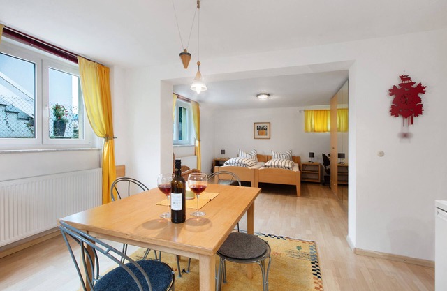 Apartment 'Haus Am Apfelbaum' with Shared Garden and Wi-Fi