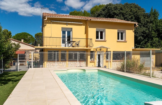 Apartment 'Haut Maison Nîmes' with Shared Pool, Wi-Fi and Air Conditioning
