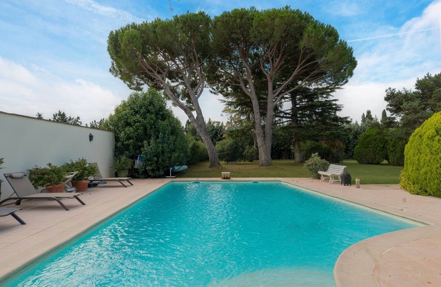 Apartment 'Havre De Paix' with Shared Pool, Wi-Fi and Air Conditioning