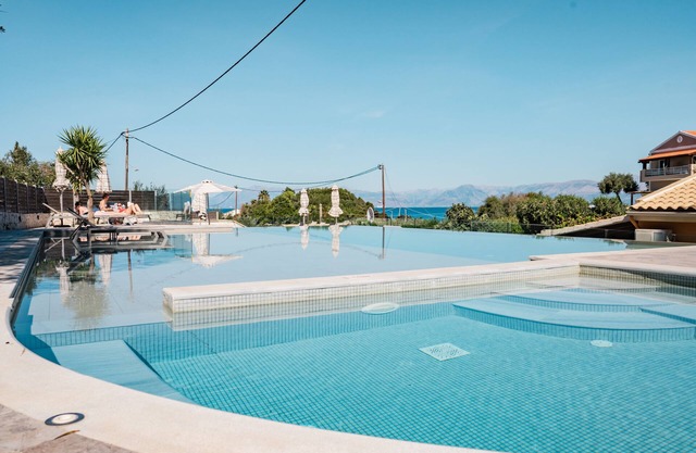 Apartment Hermes - Private Patio with Garden View