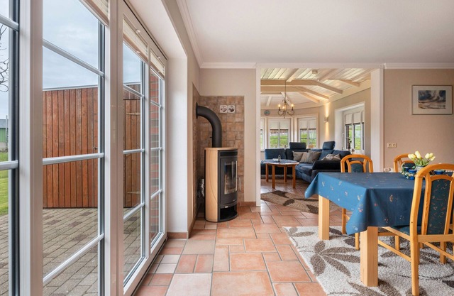Apartment 'Hinrichsens' with Shared Terrace and Shared Garden