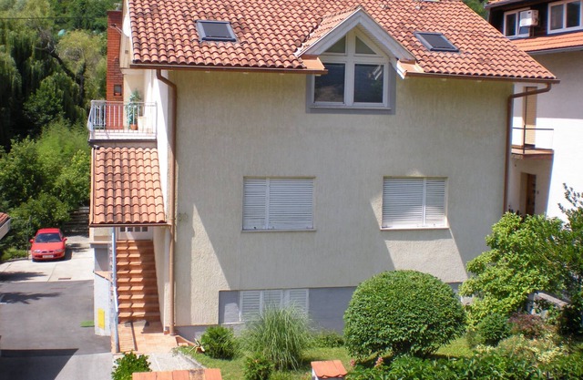 Apartment I For Holidays Surrounded With A Garden (FREE WI-FI & FREE PARKING)