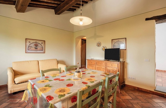 Apartment 'Il Granaio' with Shared Pool, Wi-Fi and Air Conditioning