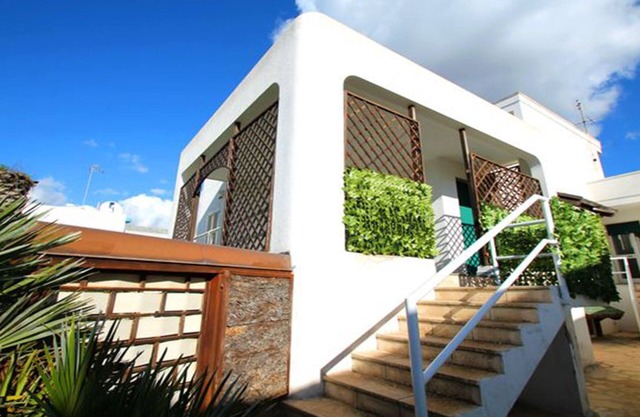 Apartment in a villa 30 meters from the sea