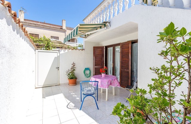 Apartment in best location, near the sea
