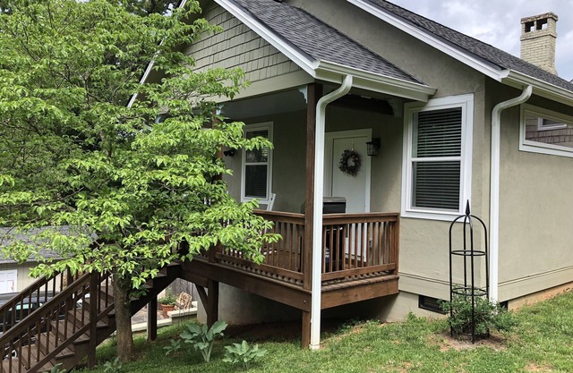 Apartment in Biltmore Village - Closest rental to the Biltmore Estate entrance