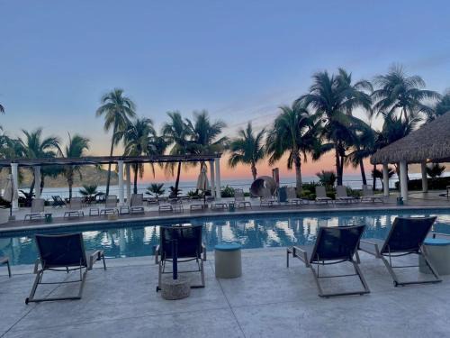 Apartment In Camino Al Mar with Amazing View of the Ocean, Beach and Swimming Pool