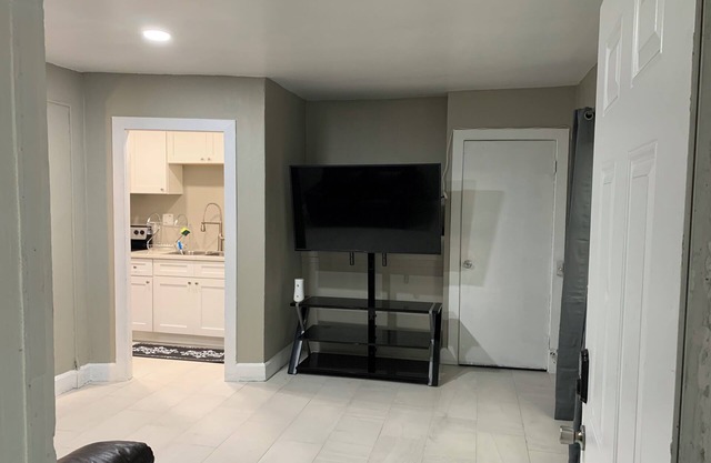 Apartment in Daytona Beach 1BR 1Bath + Pull out Sofa Bed. Centrally Located