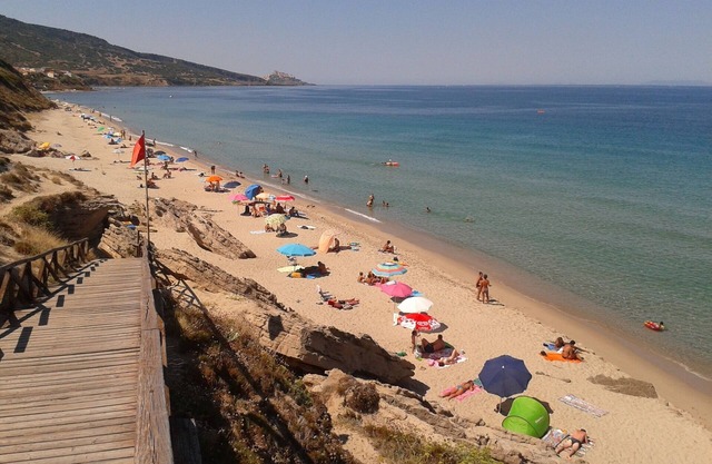 APARTMENT IN MARAGNANI IN A VILLA 30 METERS FROM THE SEA.
