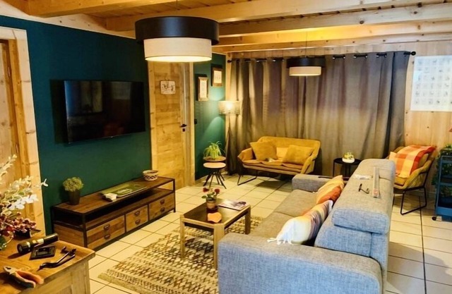 Apartment in Morzine - Ski In - Sleeps 6