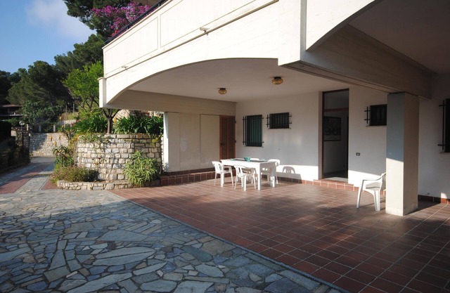 Apartment in villa on the hill of Pinamare