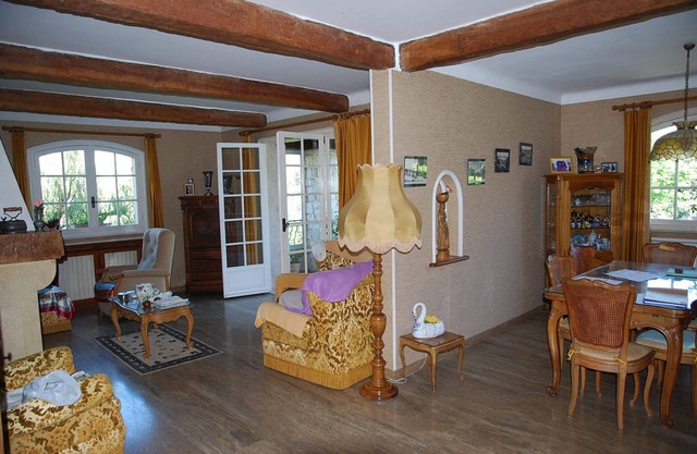 Apartment in villa 7km from the sea and close to amenities