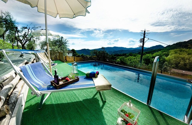Apartment in villa with pool, A/C, internet, TV, terrace, panoramic view, parking, close to Lucca