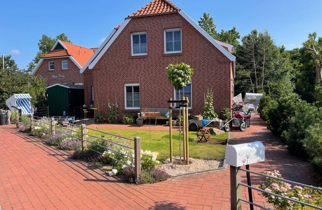 Apartment 'Inselhuuske I I' with Private Terrace, Private Garden and Wi-Fi