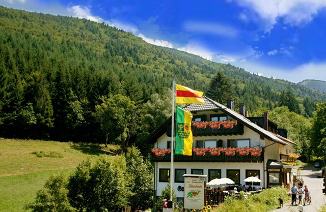 Apartment 'Kandelbleibe' with Balcony and Wi-Fi