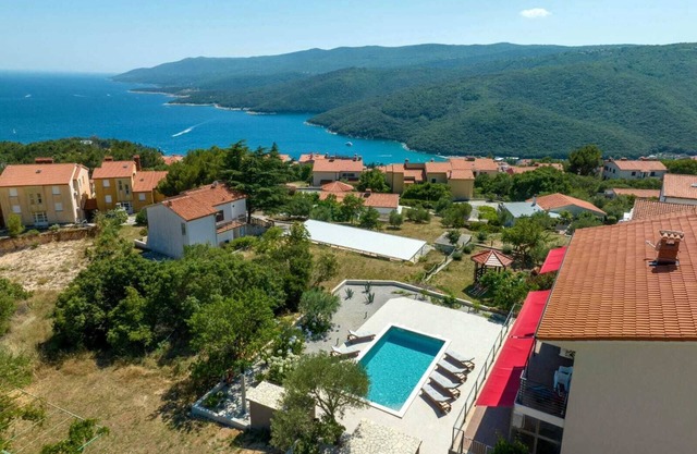 Apartment Klara - beautiful pool apartment for 7 people