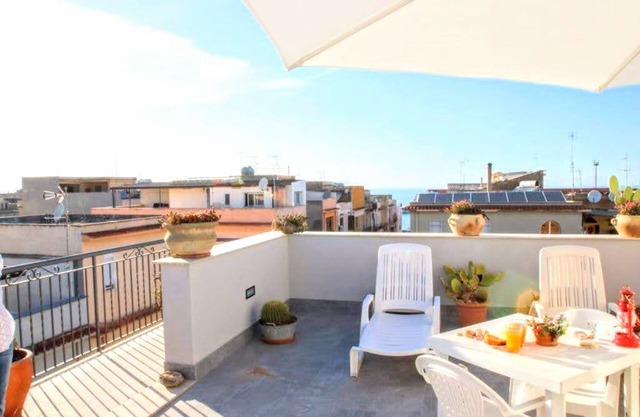 Apartment 'L'airone' with Sea View, Wi-Fi and Air Conditioning