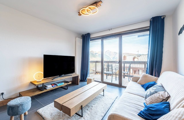 Apartment 'L'écrin Des Sapins' with Mountain View, Balcony and Wi-Fi