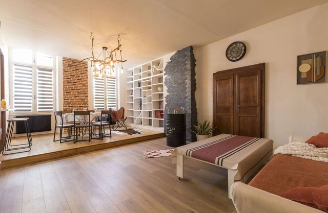 Apartment 'L'Élite Montauban Calme Et Spacieux' with Private Terrace and Wi-Fi