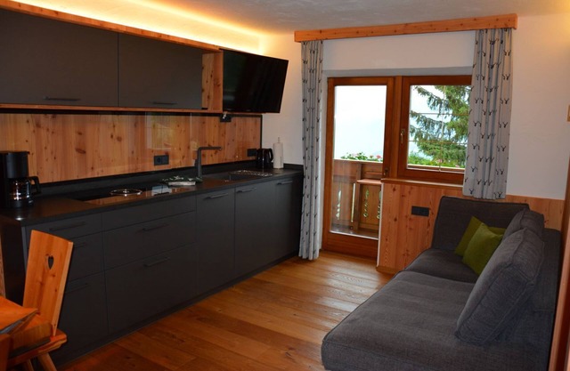 Apartment Lärchenwald in Fiè allo Sciliar, cozy vacation apartment Adults Only