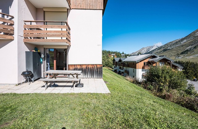 Apartment 'La Cabane De Merdassier' with Balcony and Wi-Fi