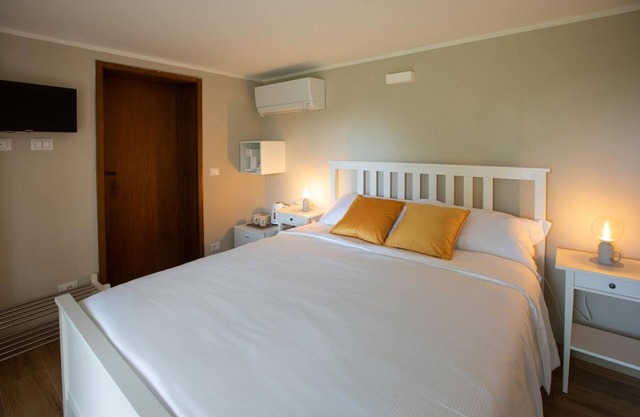 Apartment 'La Ginestra - Double Room' with Shared Garden, Wi-Fi and Air Conditioning