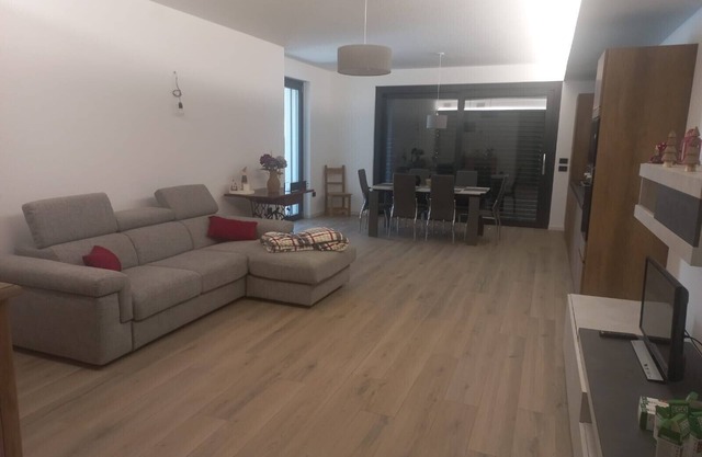 Apartment 'Laris' with Mountain View, Balcony and Wi-Fi