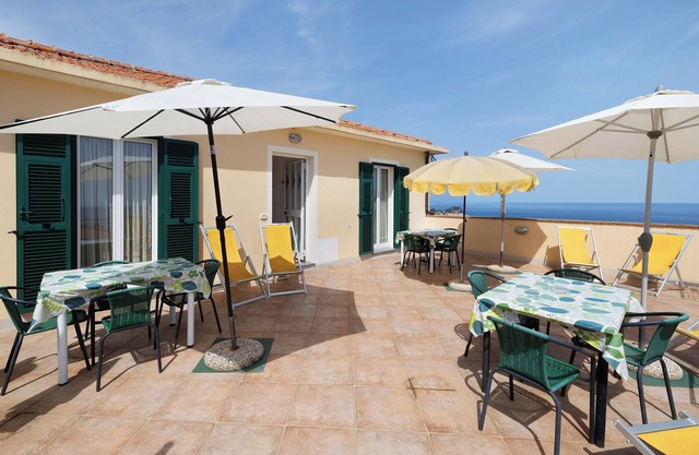 Apartment 'La Realidad 6' with Shared Pool, Wi-Fi and Air Conditioning