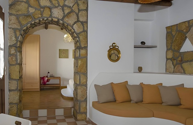 Apartment 'Laomedeia' with Private Terrace, Wi-Fi and Air Conditioning