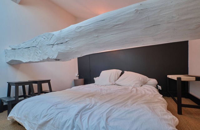 Apartment 'L’atypique La Cabane' with Wi-Fi