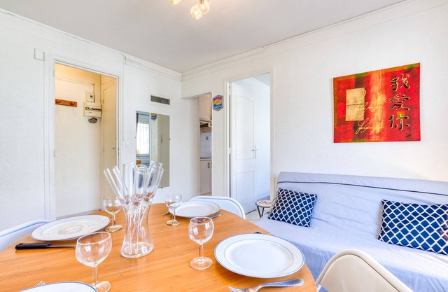 Apartment 'Le Cocoon À 30m De La Plage' with Wi-Fi and Air Conditioning