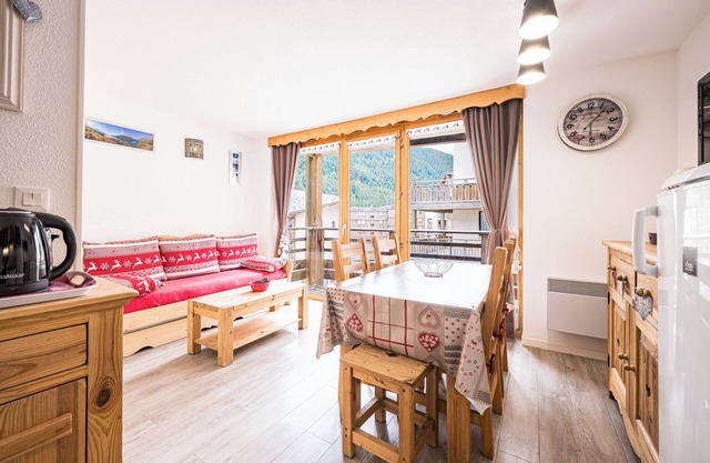 Apartment 'Les Chalets De La Vanoise N°4208' with Mountain View and Balcony