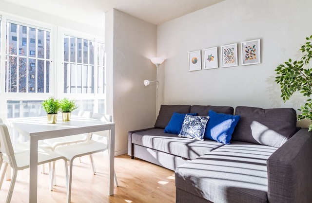 Apartment located in the south part of the city. Full equipped, with AC and internet