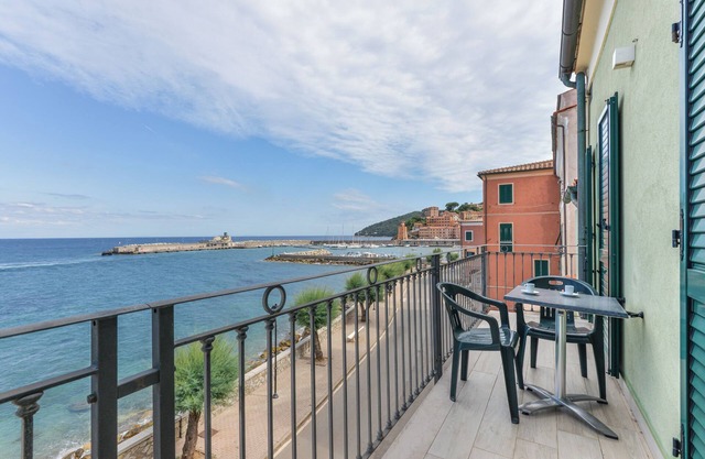 Apartment 'Loft Levante' with Private Terrace, Wi-Fi and Air Conditioning