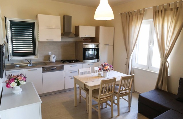 Apartment Lucy Sleeps 4 (2 Bedrooms),CAVTAT (750 m from the center)