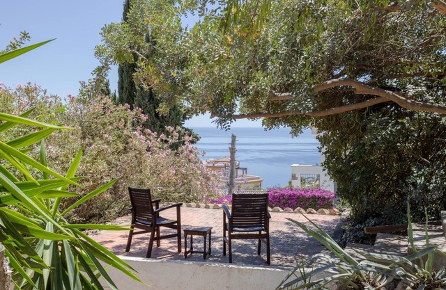 Apartment "Luna" with Shared Pool, Wi-Fi, Air Conditioning, Terrace & Garden