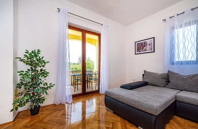 Apartment Mari (11026-A1) - Novigrad