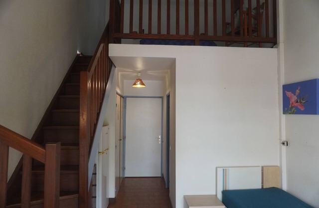 Apartment Mimosa (500 m from the Pointe Marin BEACH, with SWIMMING POOL)