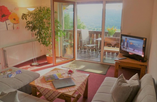 Apartment mit 95m2, Balkon & großer Küche bietet Platz für 6 Pers.