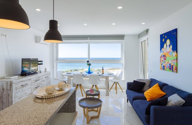 APARTMENT MONIQUE DIRECTLY BY THE SEA WITH BEAUTIFUL SEA VIEW