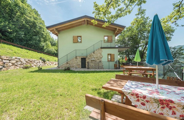 Apartment "Nonno Bigi Girasole" with Mountain View, Wi-Fi, Balcony & Garden